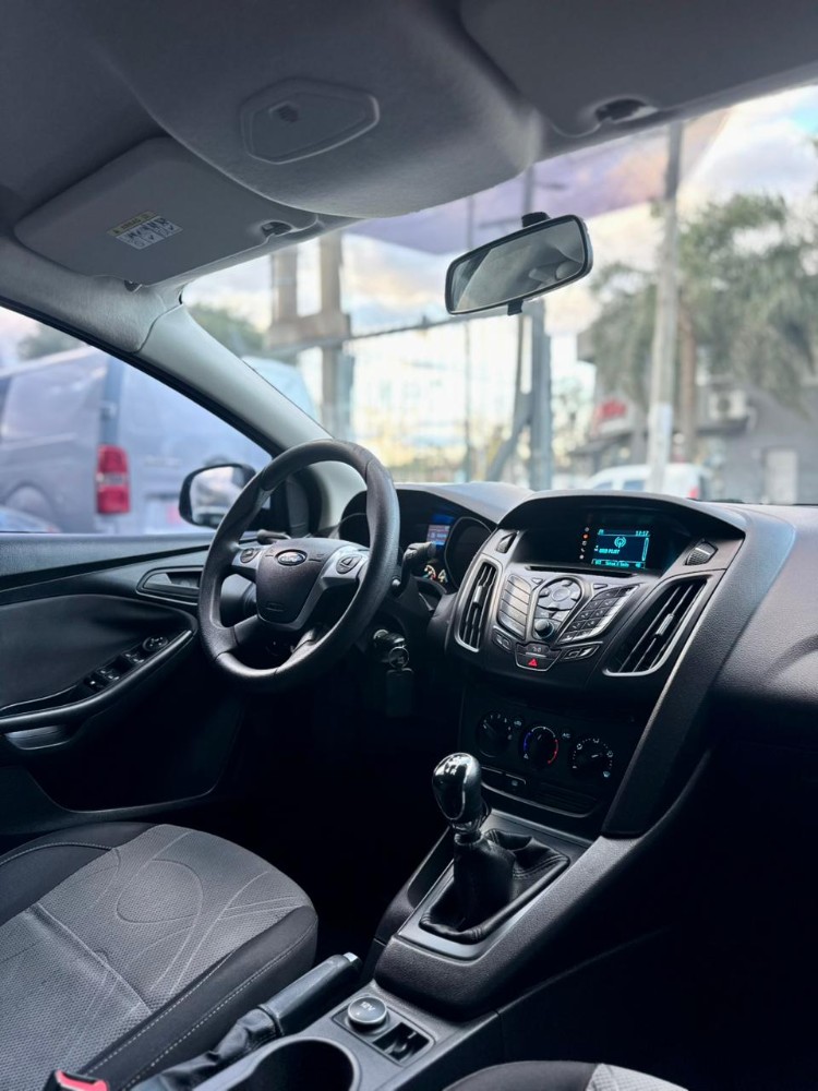 Ford Focus 1.6 S SEDAN — foto 14